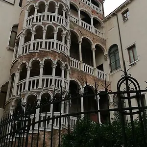 Alloggi Scala Del Bovolo 3*, Venecia Italia